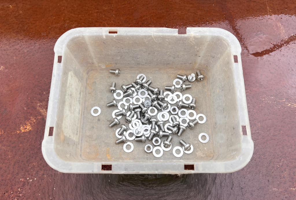 ボイラー（給湯器）雪囲い　ねじ